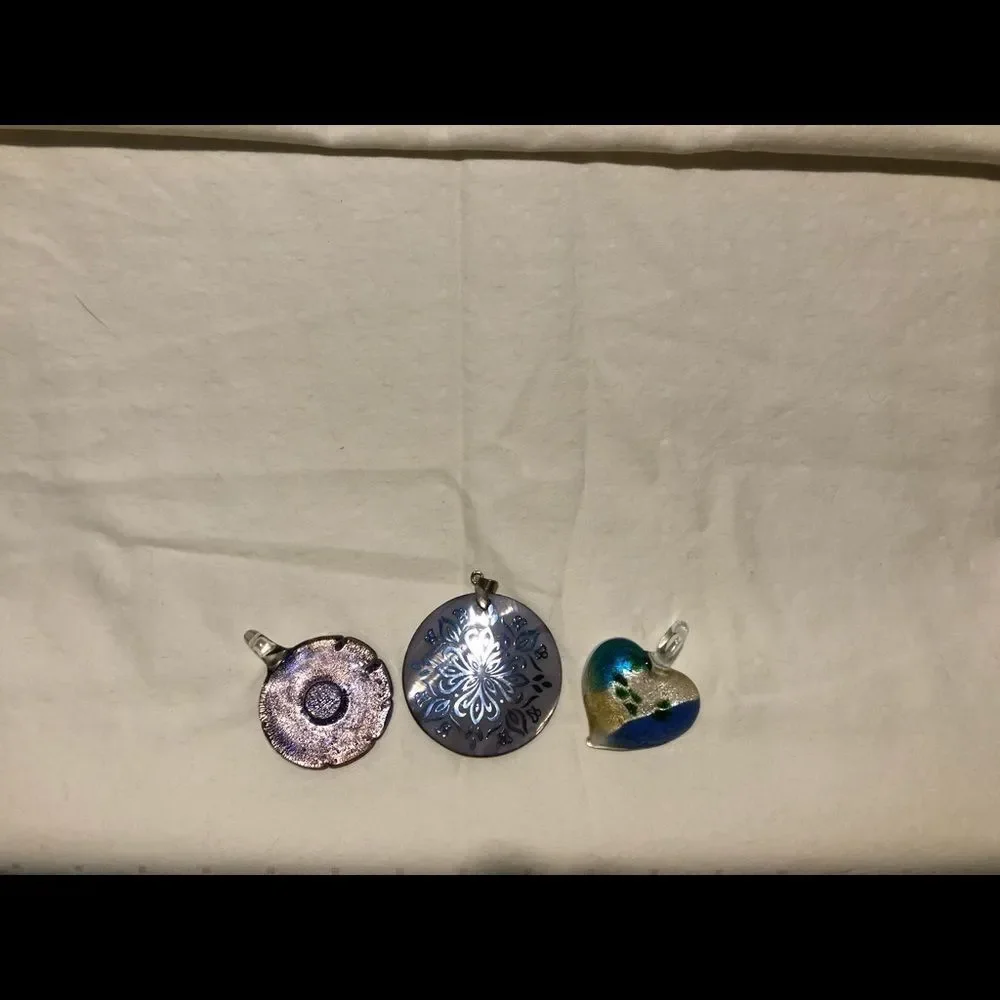 3 Pendants - Picture 5 of 5